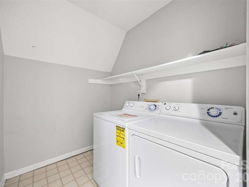 4926 Benthaven Lane, Charlotte, NC 28269.  MLS# CAR4387595, YatesRealty ID 26144. 