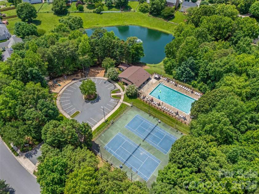4926 Benthaven Lane, Charlotte, NC 28269.  MLS# CAR4387595, YatesRealty ID 26144. 