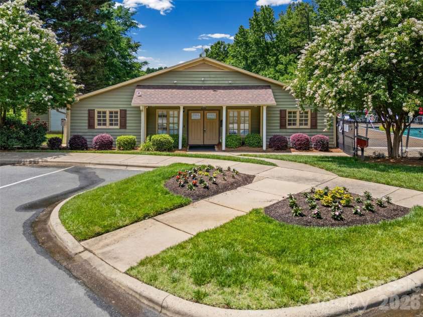4926 Benthaven Lane, Charlotte, NC 28269.  MLS# CAR4387595, YatesRealty ID 26144. 