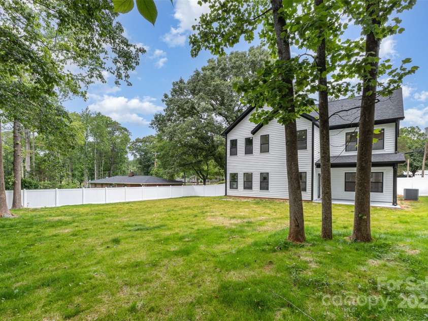 9527 Walkers Ferry Road, Charlotte, NC 28214.  MLS# CAR4255253, YatesRealty ID 26145. Fully fenced and full of potential