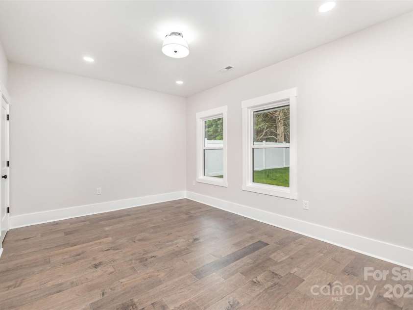 9527 Walkers Ferry Road, Charlotte, NC 28214.  MLS# CAR4255253, YatesRealty ID 26145. Spacious guest suite on the main level