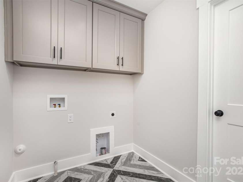 9527 Walkers Ferry Road, Charlotte, NC 28214.  MLS# CAR4255253, YatesRealty ID 26145. Upstairs laundry with convenient storage
