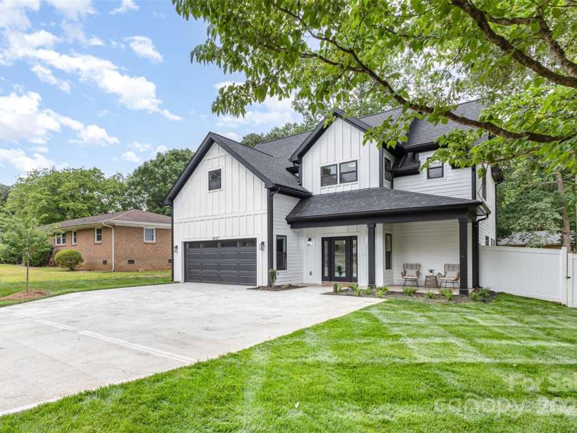 9527 Walkers Ferry Road, Charlotte, NC 28214.  MLS# CAR4255253, YatesRealty ID 26145. Welcome home