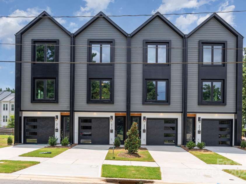 204 Mattoon Street, Charlotte, NC 28216.  MLS# CAR4249486, YatesRealty ID 26146. Welcome home!