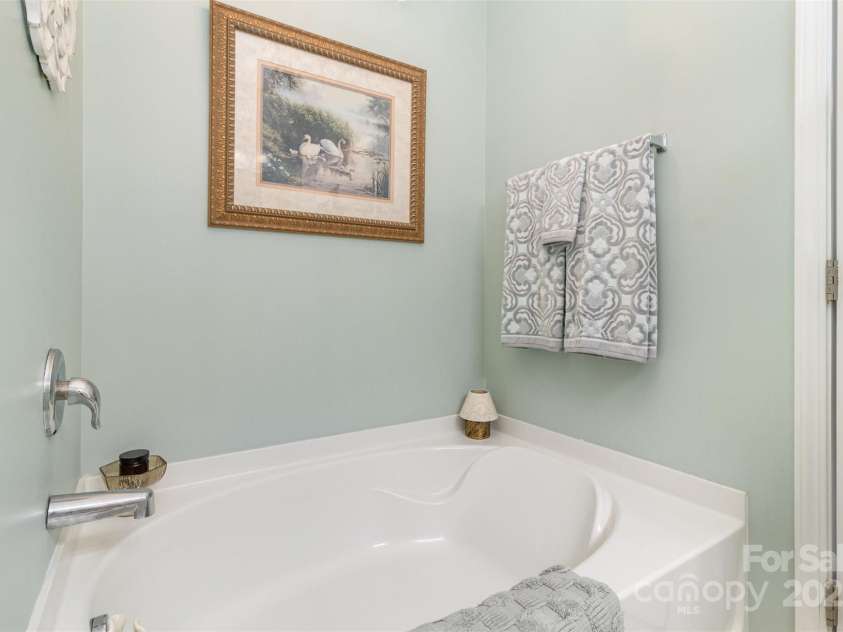 1220 Kent Downs Avenue, Concord, NC 28027.  MLS# CAR4272304, YatesRealty ID 26147. 