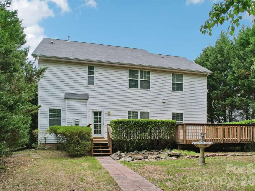 15108 Bridle Trace Lane, Pineville, NC 28134.  MLS# CAR4375278, YatesRealty ID 26149. 