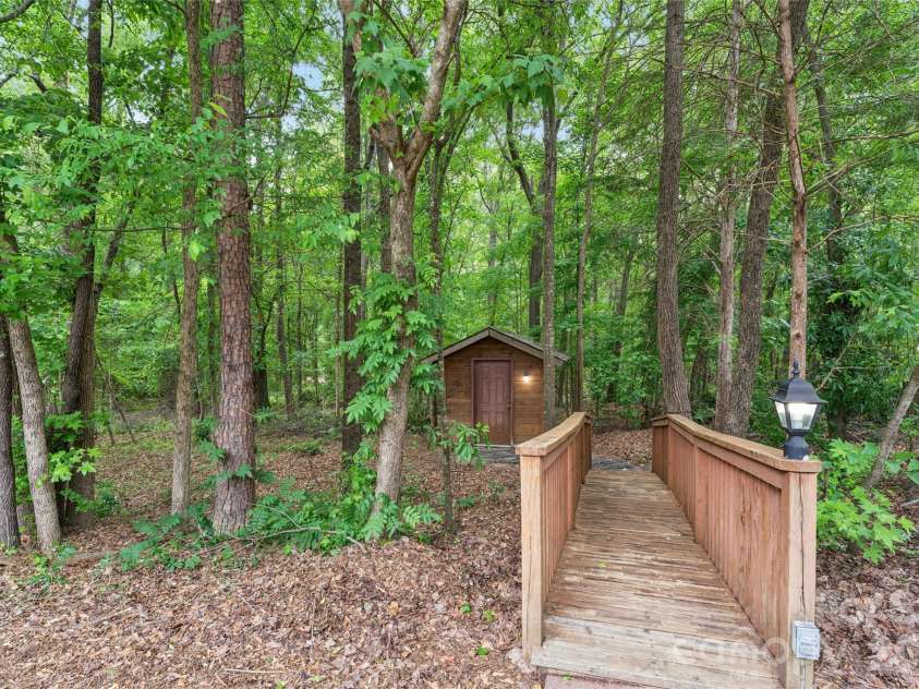 15108 Bridle Trace Lane, Pineville, NC 28134.  MLS# CAR4375278, YatesRealty ID 26149. 