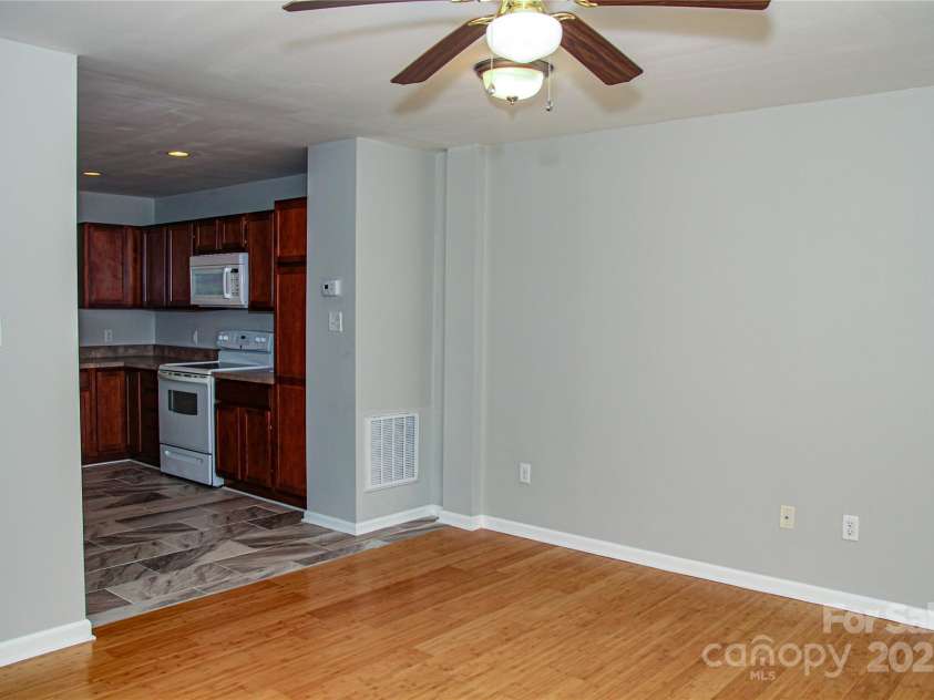 46 Spicewood Road, Weaverville, NC 28787.  MLS# CAR4272815, YatesRealty ID 26149. 