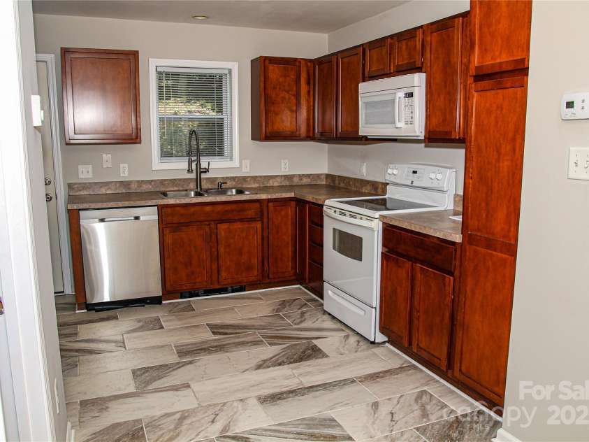 46 Spicewood Road, Weaverville, NC 28787.  MLS# CAR4272815, YatesRealty ID 26149. 