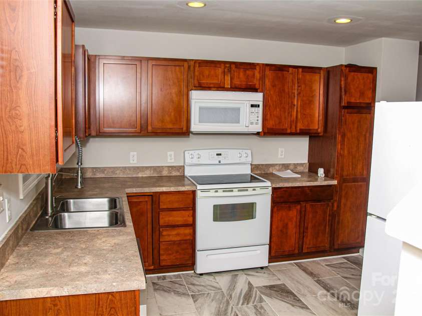 46 Spicewood Road, Weaverville, NC 28787.  MLS# CAR4272815, YatesRealty ID 26149. 