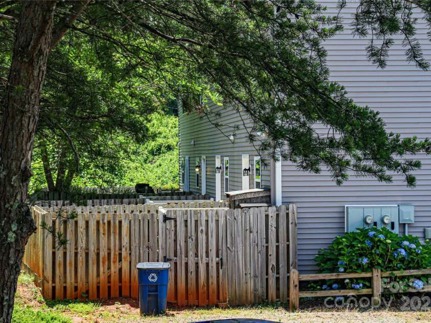 46 Spicewood Road, Weaverville, NC 28787.  MLS# CAR4272815, YatesRealty ID 26149. 