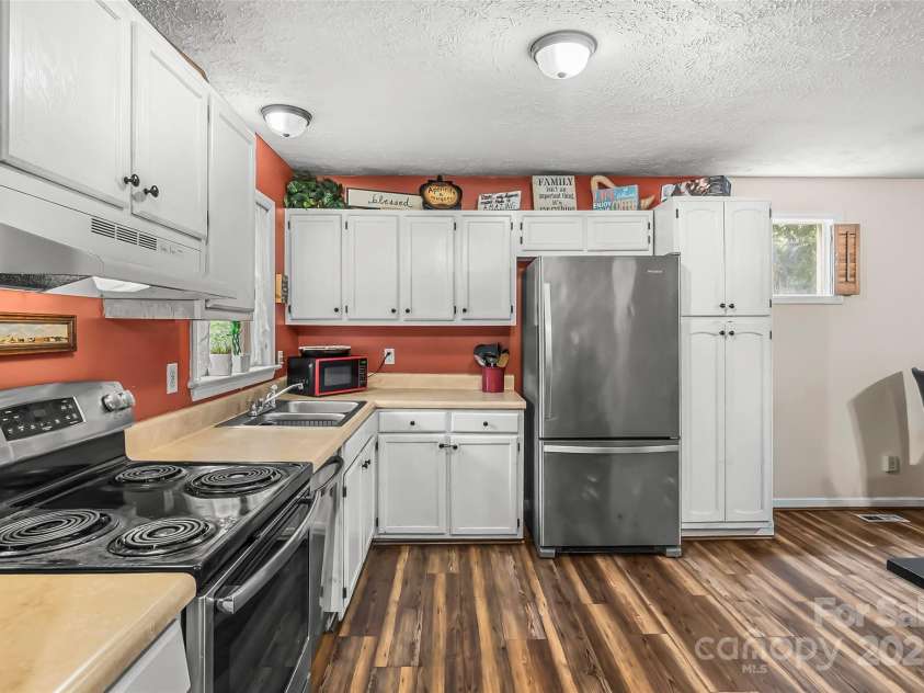 218 Davis Drive, Morganton, NC 28655.  MLS# CAR4152046, YatesRealty ID 2615. 