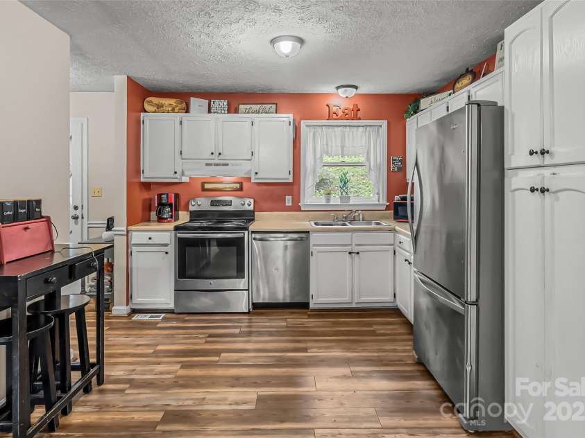 218 Davis Drive, Morganton, NC 28655.  MLS# CAR4152046, YatesRealty ID 2615. 