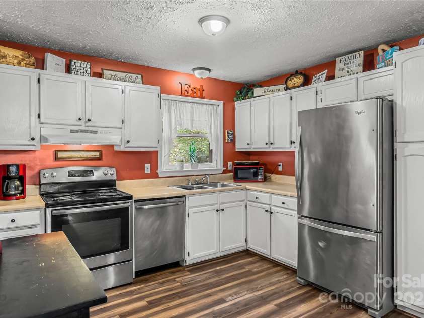 218 Davis Drive, Morganton, NC 28655.  MLS# CAR4152046, YatesRealty ID 2615. 