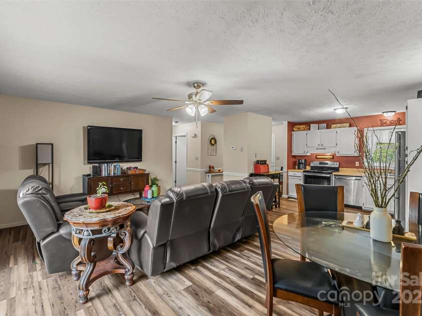 218 Davis Drive, Morganton, NC 28655.  MLS# CAR4152046, YatesRealty ID 2615. 