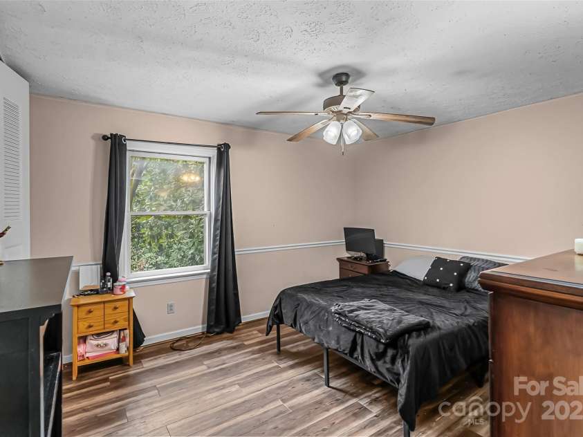 218 Davis Drive, Morganton, NC 28655.  MLS# CAR4152046, YatesRealty ID 2615. 