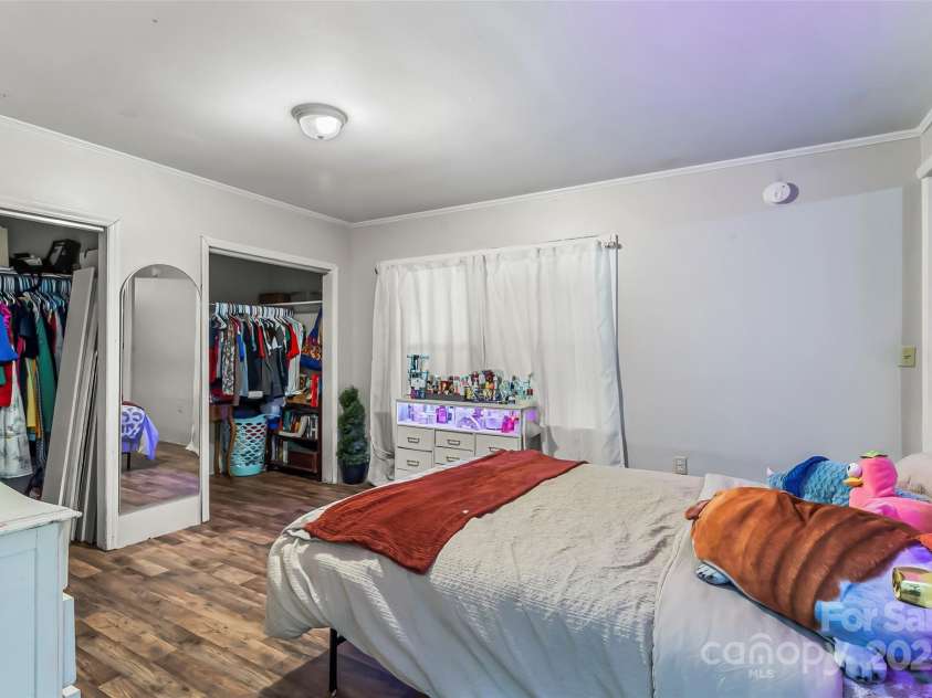 218 Davis Drive, Morganton, NC 28655.  MLS# CAR4152046, YatesRealty ID 2615. 