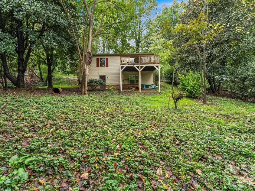 218 Davis Drive, Morganton, NC 28655.  MLS# CAR4152046, YatesRealty ID 2615. 