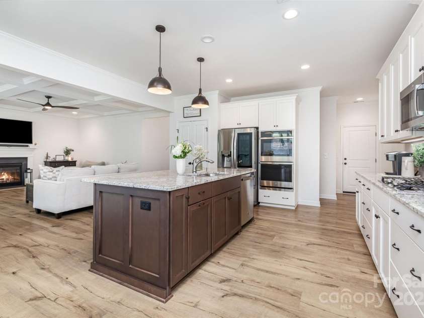 482 Lucky Drive, Concord, NC 28027.  MLS# CAR4265952, YatesRealty ID 26151. 