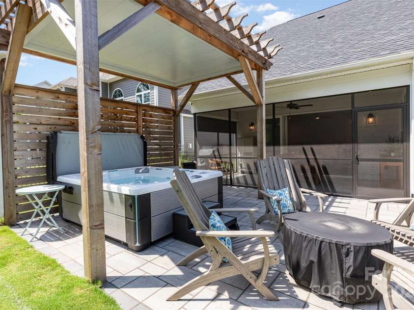 482 Lucky Drive, Concord, NC 28027.  MLS# CAR4265952, YatesRealty ID 26151. 