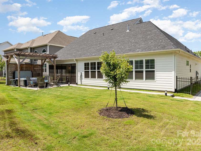 482 Lucky Drive, Concord, NC 28027.  MLS# CAR4265952, YatesRealty ID 26151. 