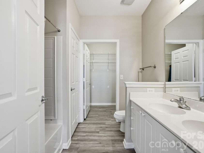 6112 Creft Circle, Indian Trail, NC 28079.  MLS# CAR4364252, YatesRealty ID 26151. Primary/ Master Bath