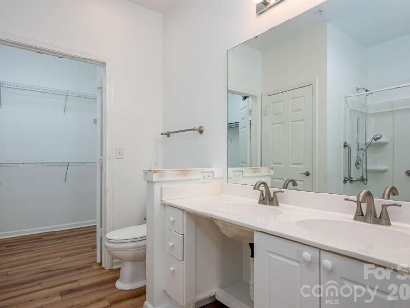 6112 Creft Circle, Indian Trail, NC 28079.  MLS# CAR4416294, YatesRealty ID 26151. Dual vanity & walk in closet within the primary bath