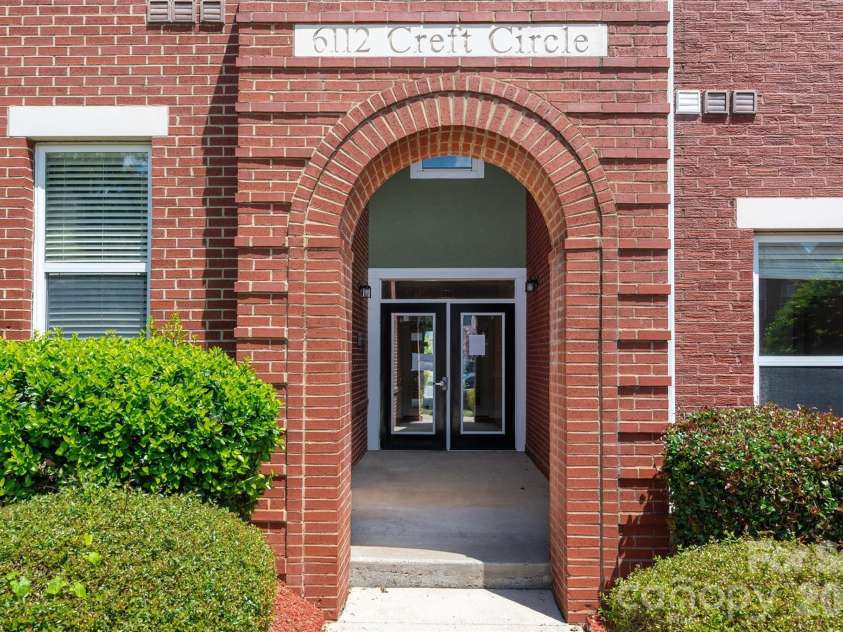 6112 Creft Circle, Indian Trail, NC 28079.  MLS# CAR4416294, YatesRealty ID 26151. Front entryway to interior hallway