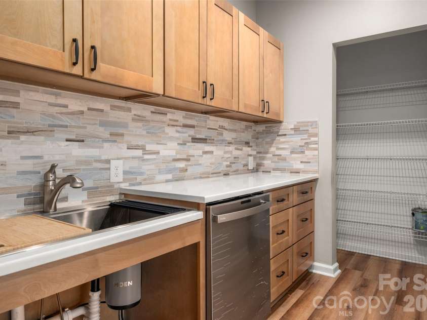 6112 Creft Circle, Indian Trail, NC 28079.  MLS# CAR4416294, YatesRealty ID 26151. Kitchen & Pantry