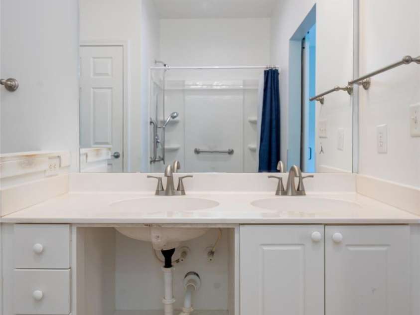 6112 Creft Circle, Indian Trail, NC 28079.  MLS# CAR4416294, YatesRealty ID 26151. One vanity adapted for accessibility