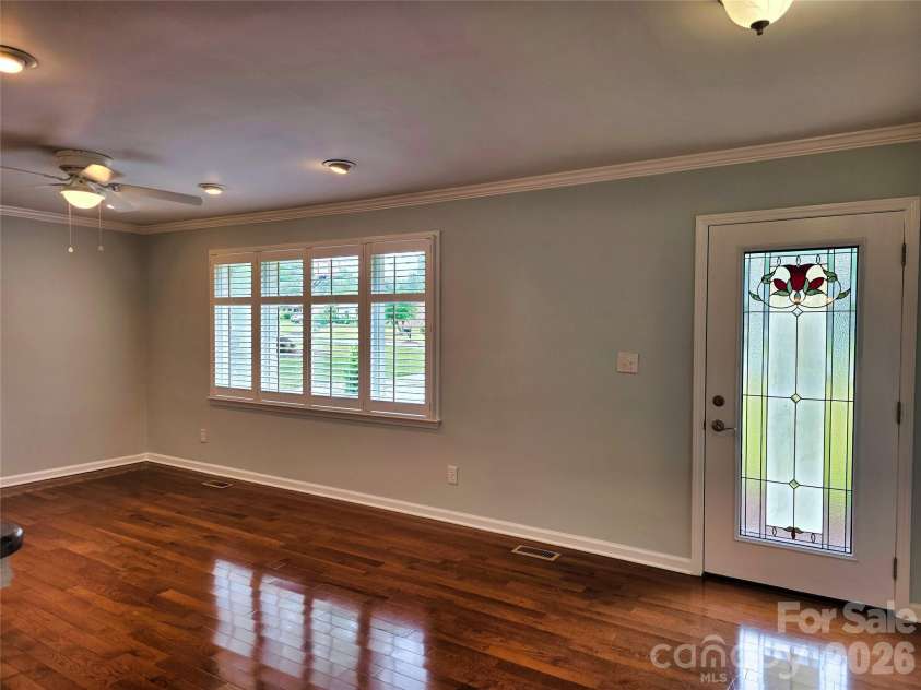 158 Meadowview Drive, Statesville, NC 28625.  MLS# CAR4385382, YatesRealty ID 26152. 