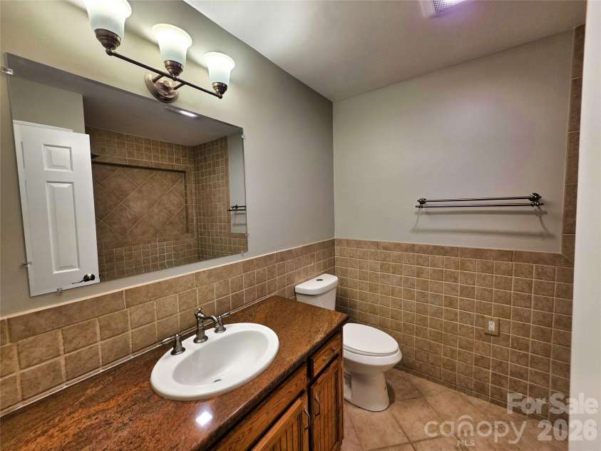 158 Meadowview Drive, Statesville, NC 28625.  MLS# CAR4385382, YatesRealty ID 26152. 