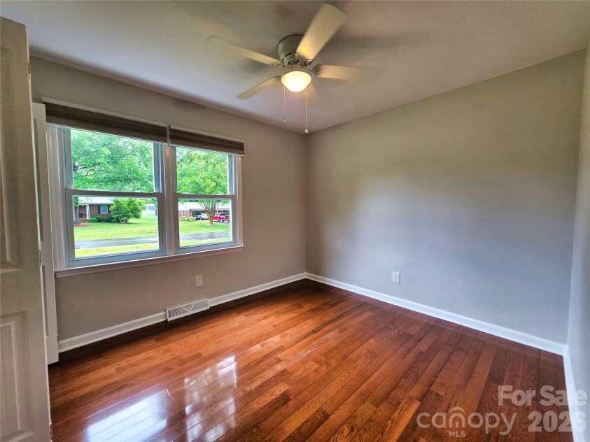 158 Meadowview Drive, Statesville, NC 28625.  MLS# CAR4385382, YatesRealty ID 26152. 