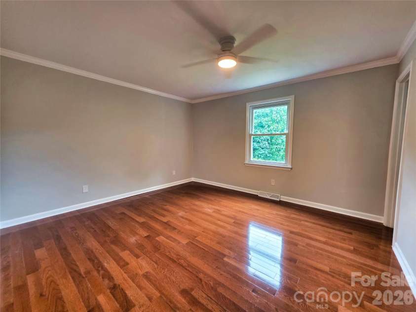 158 Meadowview Drive, Statesville, NC 28625.  MLS# CAR4385382, YatesRealty ID 26152. 