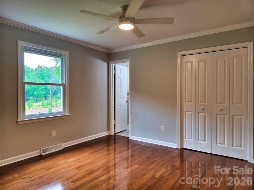 158 Meadowview Drive, Statesville, NC 28625.  MLS# CAR4385382, YatesRealty ID 26152. 