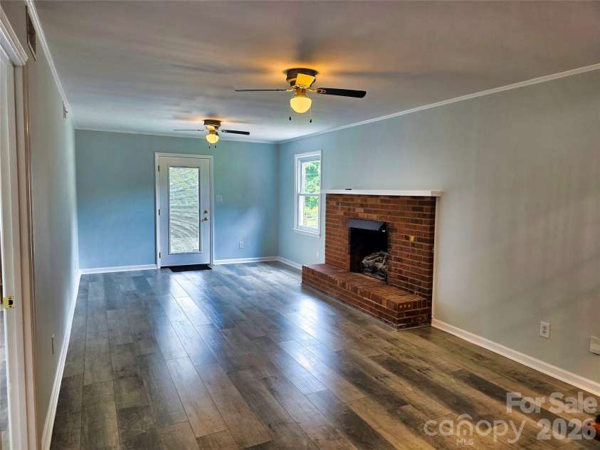 158 Meadowview Drive, Statesville, NC 28625.  MLS# CAR4385382, YatesRealty ID 26152. 