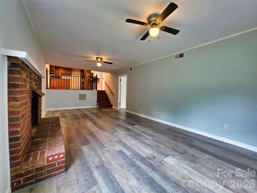 158 Meadowview Drive, Statesville, NC 28625.  MLS# CAR4385382, YatesRealty ID 26152. 