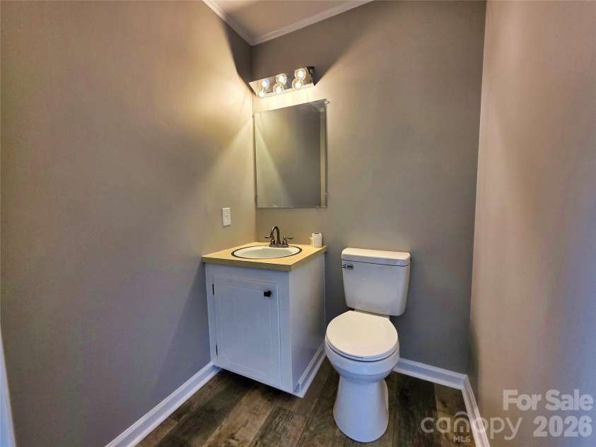 158 Meadowview Drive, Statesville, NC 28625.  MLS# CAR4385382, YatesRealty ID 26152. 
