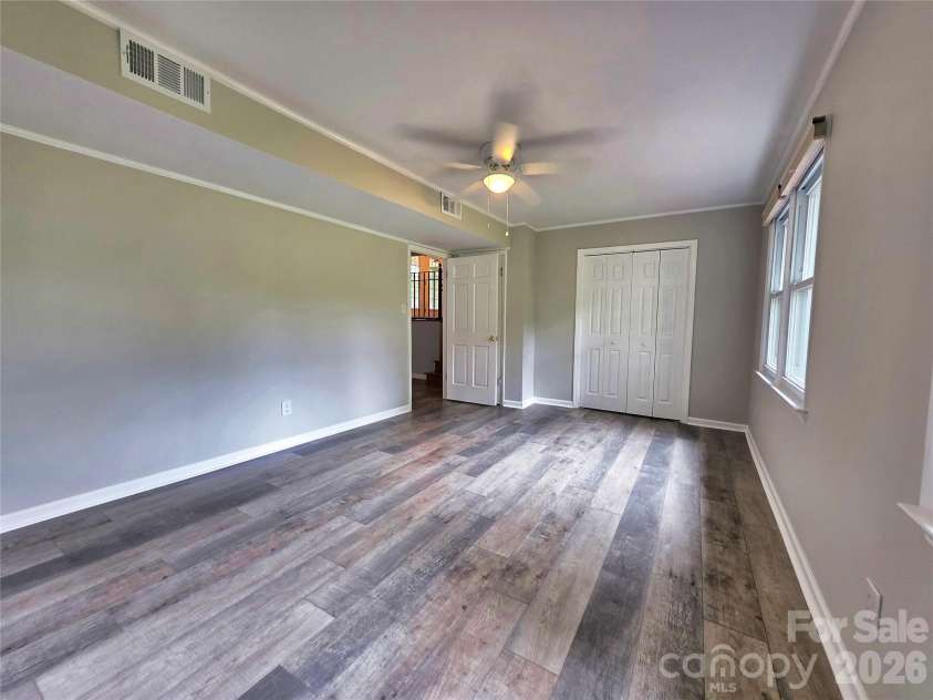 158 Meadowview Drive, Statesville, NC 28625.  MLS# CAR4385382, YatesRealty ID 26152. 