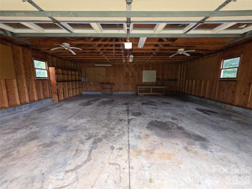 158 Meadowview Drive, Statesville, NC 28625.  MLS# CAR4385382, YatesRealty ID 26152. 