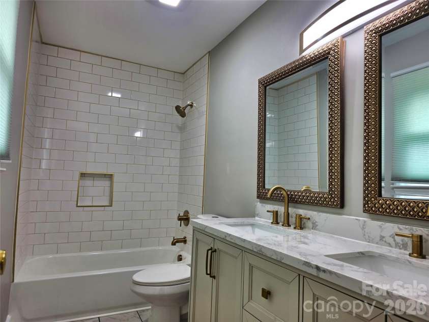 158 Meadowview Drive, Statesville, NC 28625.  MLS# CAR4385382, YatesRealty ID 26152. 