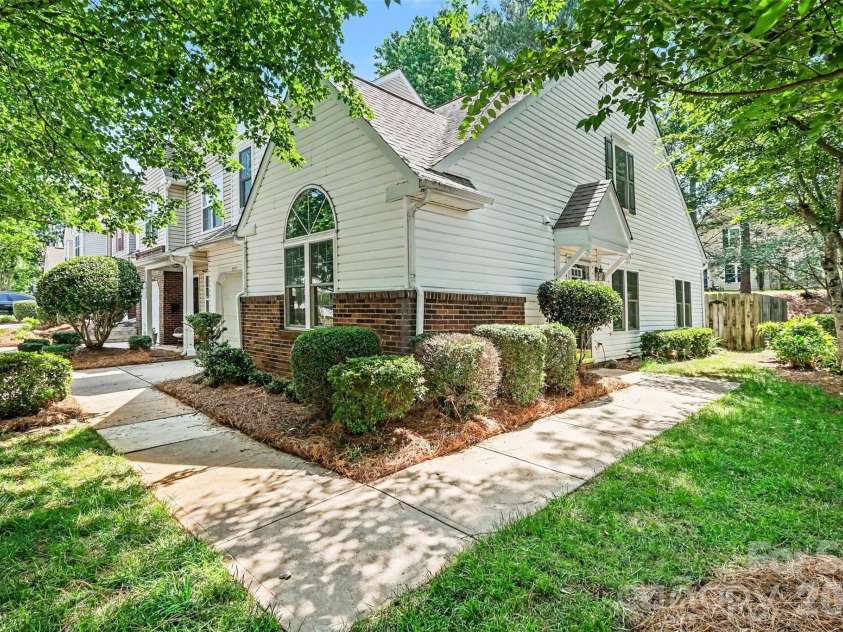 8929 Scotch Heather Way, Charlotte, NC 28277.  MLS# CAR4386663, YatesRealty ID 26153. 