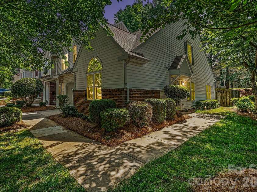 8929 Scotch Heather Way, Charlotte, NC 28277.  MLS# CAR4386663, YatesRealty ID 26153. 