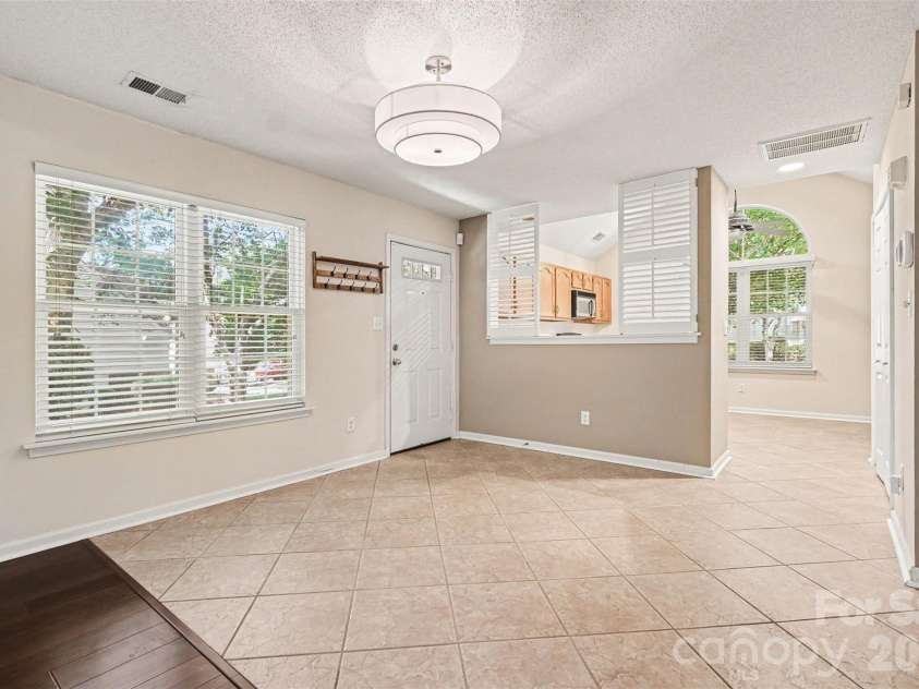 8929 Scotch Heather Way, Charlotte, NC 28277.  MLS# CAR4386663, YatesRealty ID 26153. Dinning area