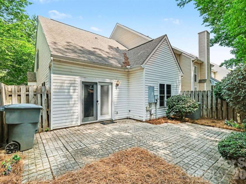 8929 Scotch Heather Way, Charlotte, NC 28277.  MLS# CAR4386663, YatesRealty ID 26153. Large fenced in patio