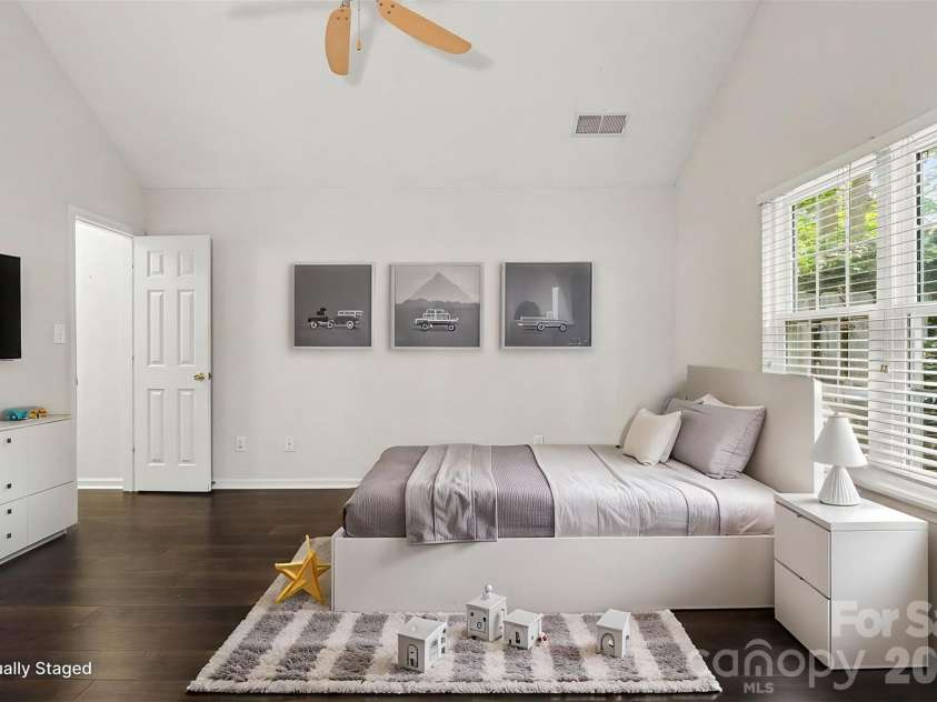 8929 Scotch Heather Way, Charlotte, NC 28277.  MLS# CAR4386663, YatesRealty ID 26153. Primary on the main- virtually staged