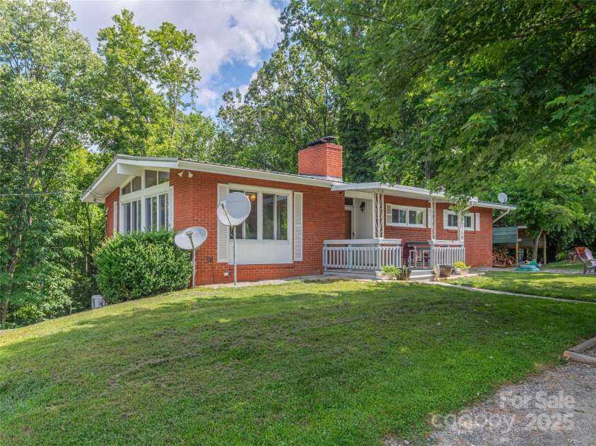 90 Hemlock Hill Heights, Canton, NC 28716.  MLS# CAR4274020, YatesRealty ID 26153. 