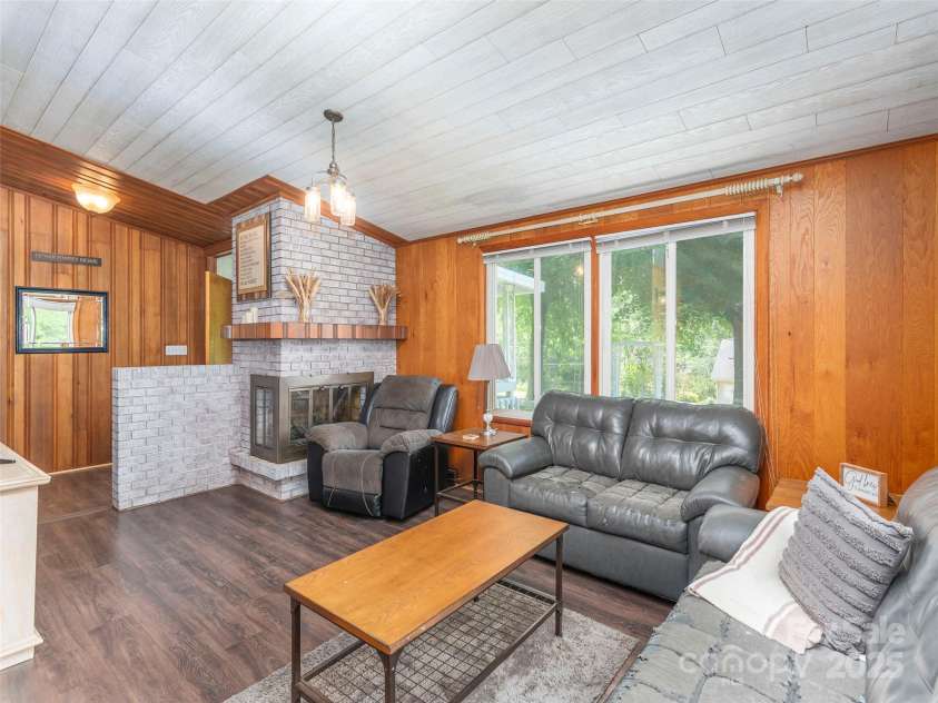 90 Hemlock Hill Heights, Canton, NC 28716.  MLS# CAR4274020, YatesRealty ID 26153. 