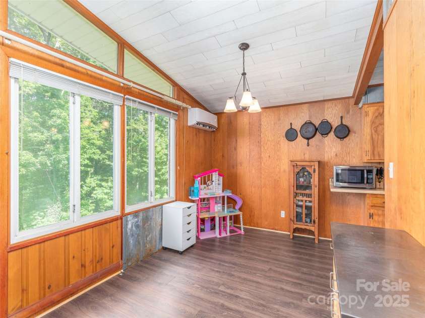 90 Hemlock Hill Heights, Canton, NC 28716.  MLS# CAR4274020, YatesRealty ID 26153. 