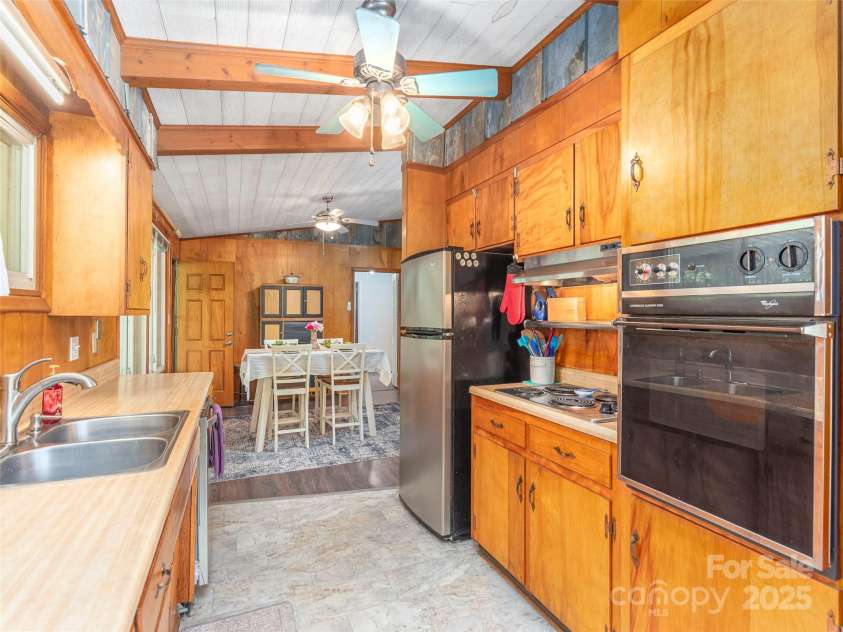 90 Hemlock Hill Heights, Canton, NC 28716.  MLS# CAR4274020, YatesRealty ID 26153. 